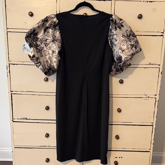 Piper & Scoot Elegant Black XL Dress with Floral Sleeves - Picture 3 of 6